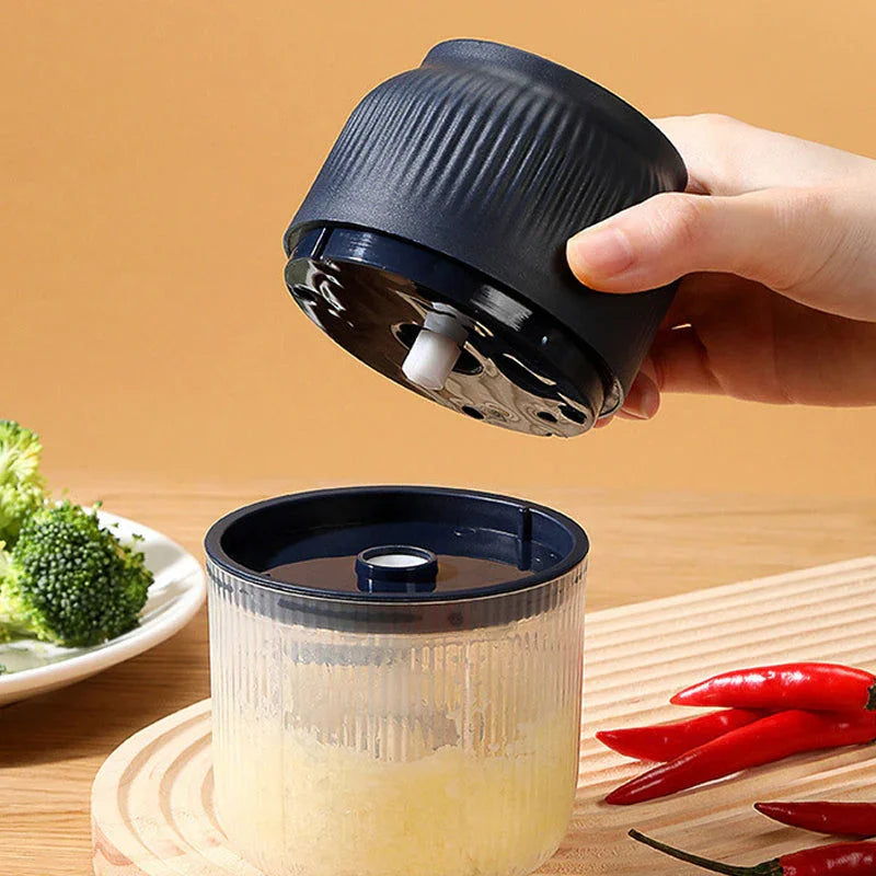 Mini Triturador Elétrico – Praticidade e Agilidade na Cozinha